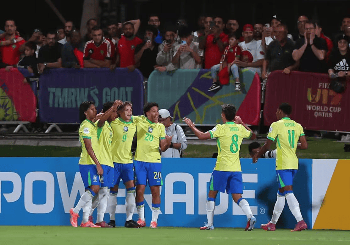 包含足球男子四分之一决赛：摩洛哥队惊险胜巴西队的词条