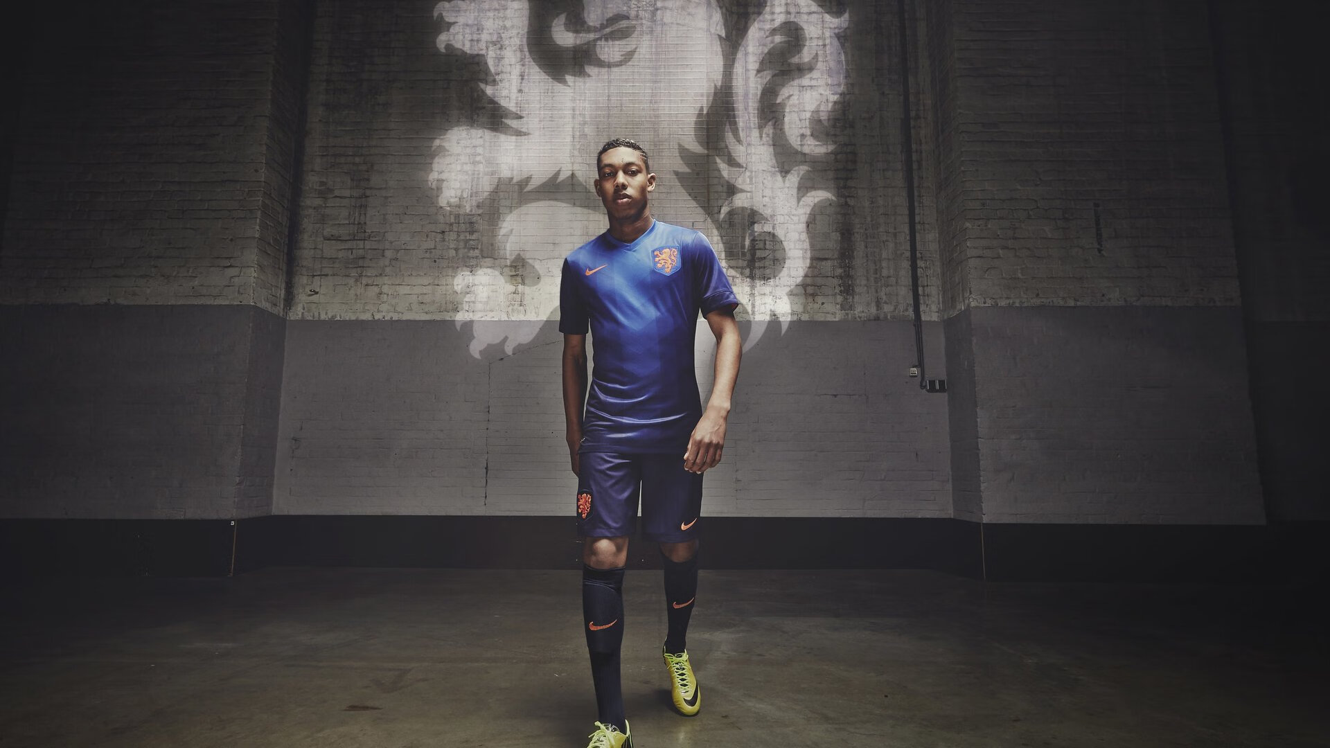 跨界统治力，从黄蜂狂胜到布克接管欧冠—当代体育的唯一性启示